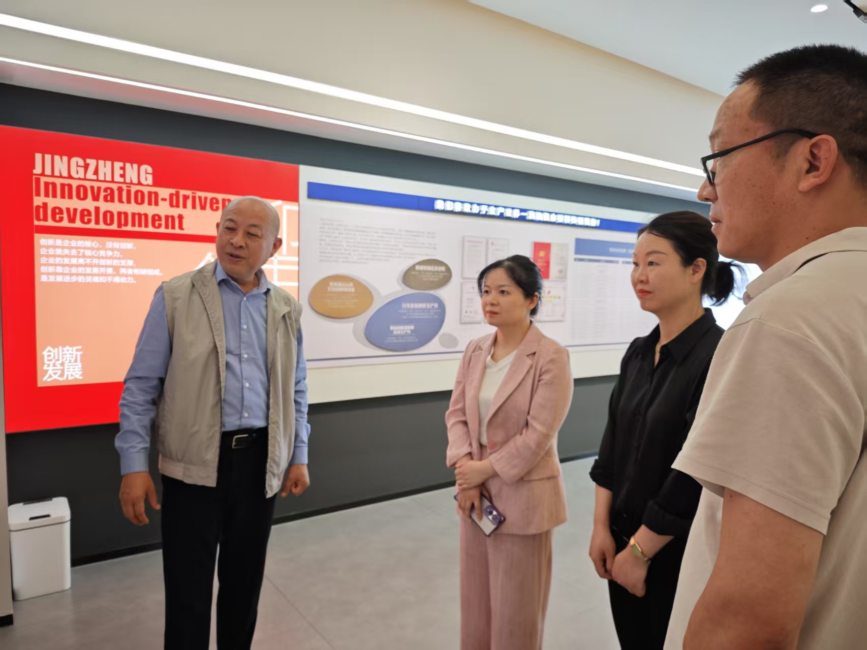 黄副区长来MK官方网站_MK（中国）股份有限公司走访视察